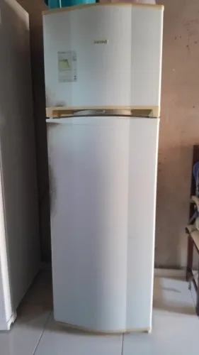 Vendo Geladeira Frost Free e Fogão