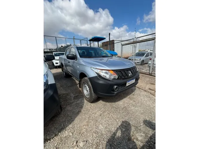 Mitsubishi L200 triton 2022 2.4 16v turbo diesel gl cd 4x4 manual