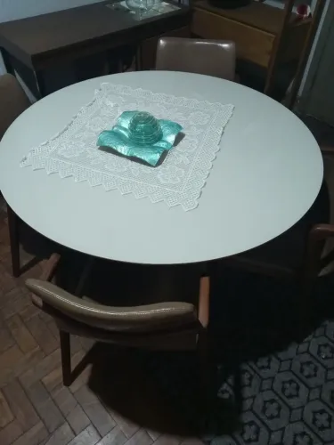Mesa redonda com 4 cadeiras circunferência 1.20 cm