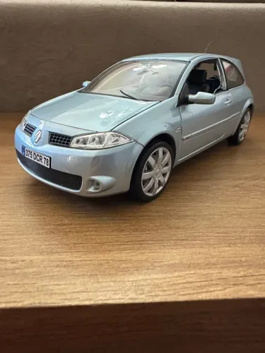 Miniatura Renault Megane Sport escala 1;18
