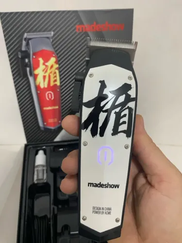 Máquina de cortar cabelo Made Show Nova