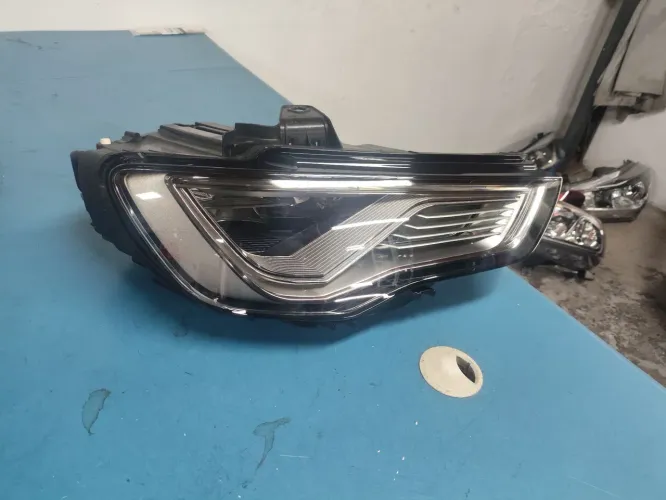 FAROL Audi S3 RS3 2013/2016 lado direito s/reatores.