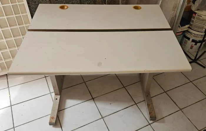 Mesa Com Regulagem De Altura Reforçada