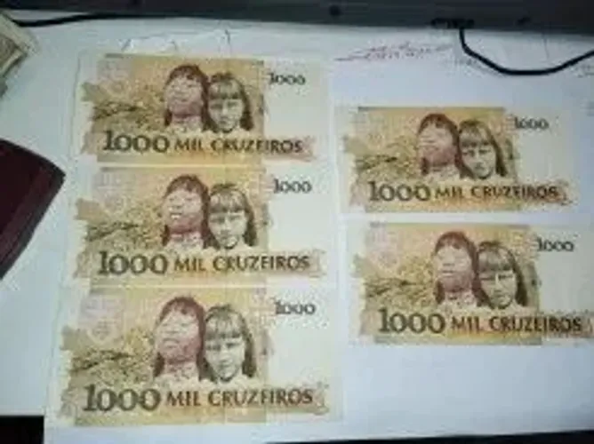 5 cédulas com número de serie sequêncial 