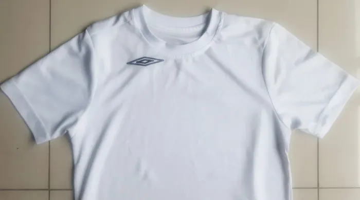 Camiseta Umbro branca - tamanho p