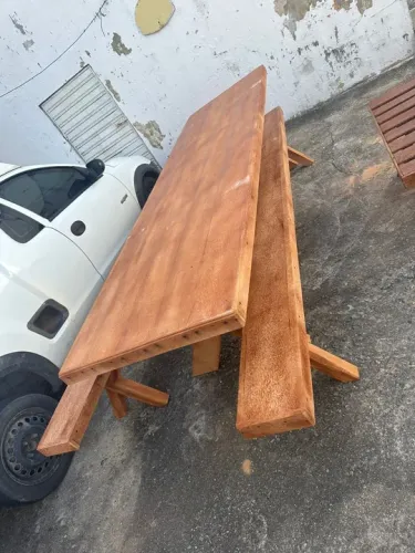 Mesa e bancos de madeira / Área Gourmet