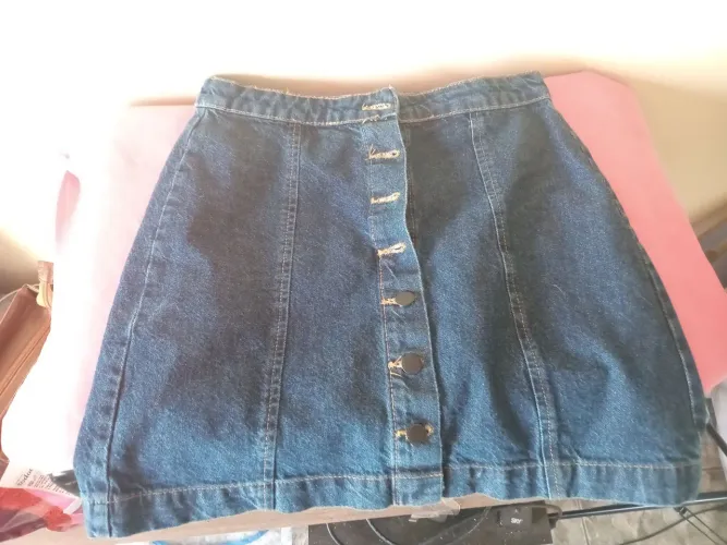 Saia jeans, bem conservada 