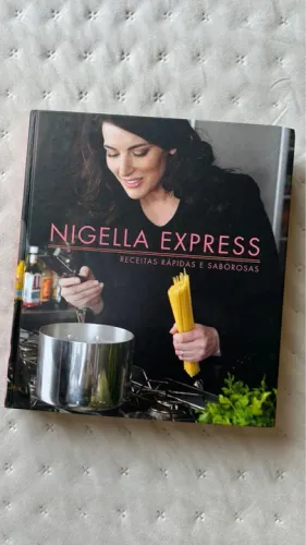 Livro Nigella Express - capa dura - novo