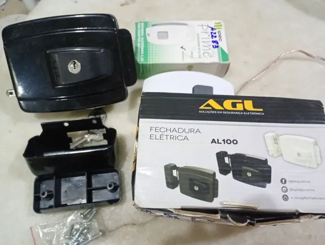 Fechadura Elétrica AGL AL100e Botoeira com Receptora 433,33 MHZ.