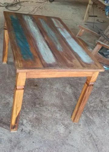 Linda Mesa de Jantar Rústica em Madeira Maciça