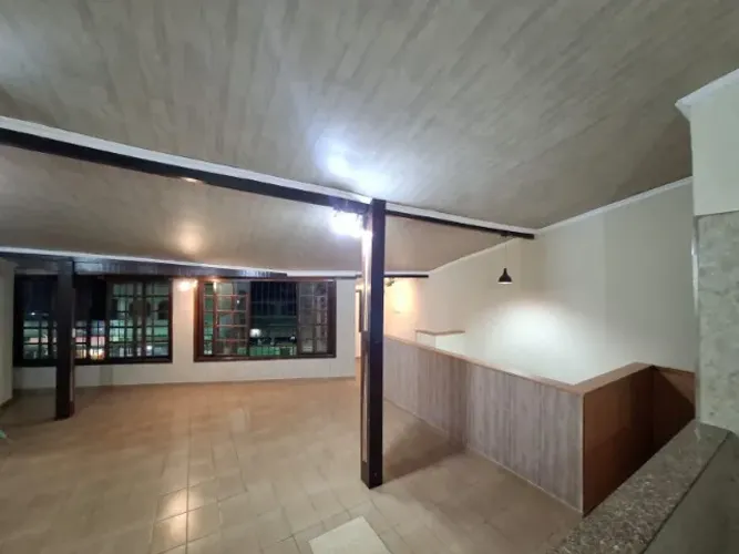 Alugo Excelente Apartamento com dois quartos em Trindade / SG.