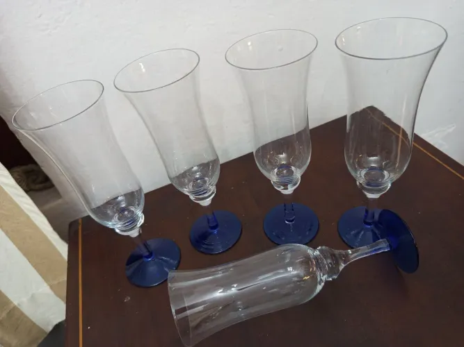 Conjunto de taças de cristal, pé azul. Visite meu perfil,+ itens a venda