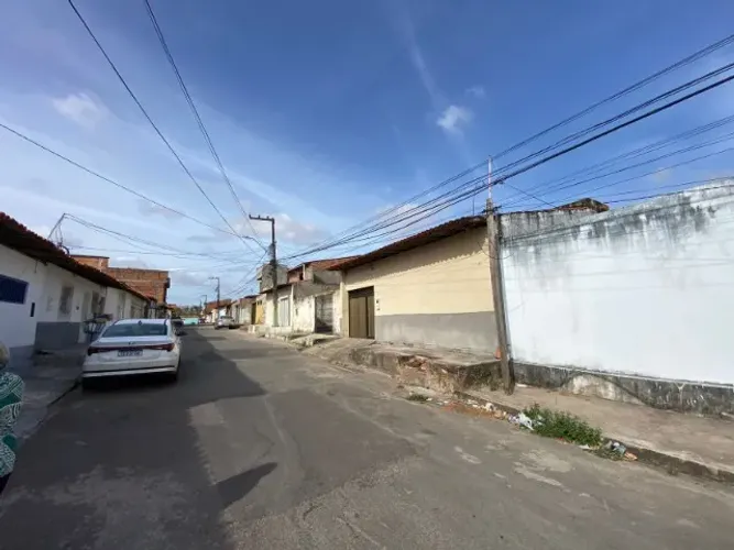 Casa na C.operaria(und 205), 2 quartos sendo 1 suíte proximo ao banco do brasil