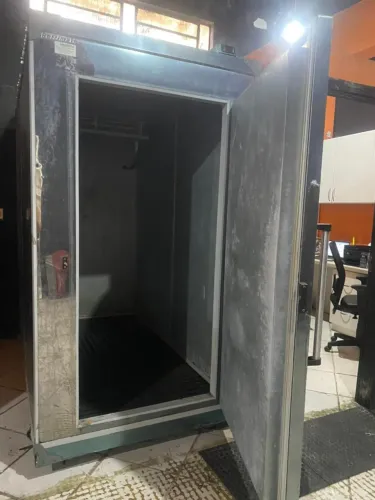 Mini Câmara Fria Frigorífica 1 Porta MCVR4000 Refrimate Ar Forçado 220V 