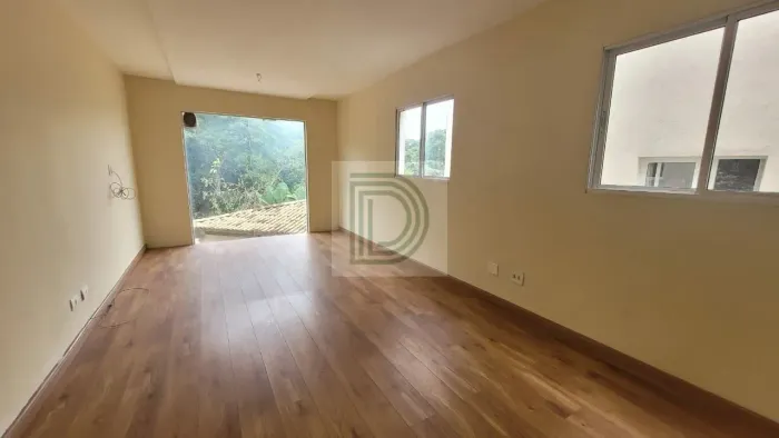 Casa em condomínio fechado à venda na Granja Viana, com 130 m².