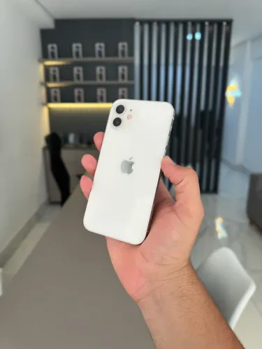 iPhone 12 64 gigas com detalhe
