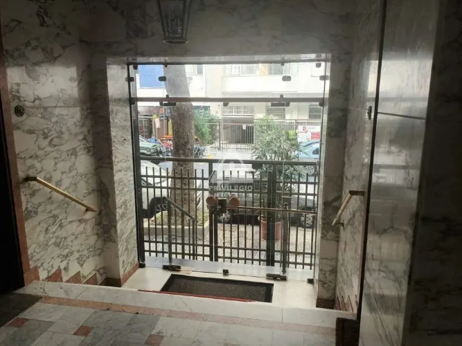 Apartamento 3 quartos no leme com vaga na escritura!!!