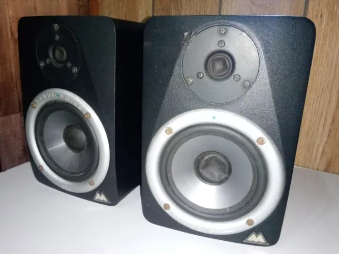 Par de Monitores de referência M audio