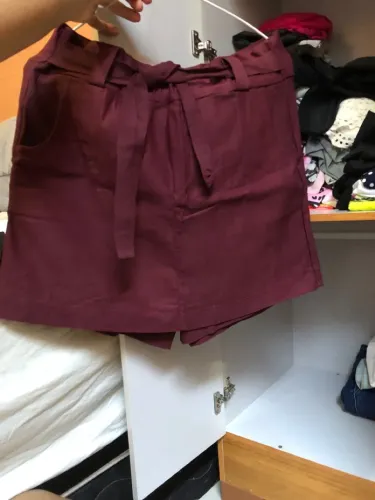 Shorts feminino vinho com cinto novo nunca usado veste até G