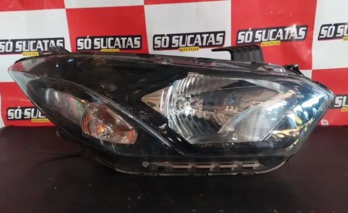 FAROL DIREITO ONIX PRISMA 2017 A 2019 MASCARA NEGRA  COM LED