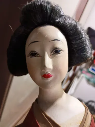 Boneca de porcelana gueixa japonesa. BAIXEI!!!