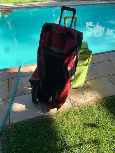 Bolsa tipo mala samsonite com rodinhas
