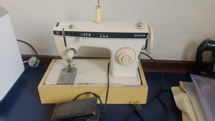 Máquina de Costura Singer