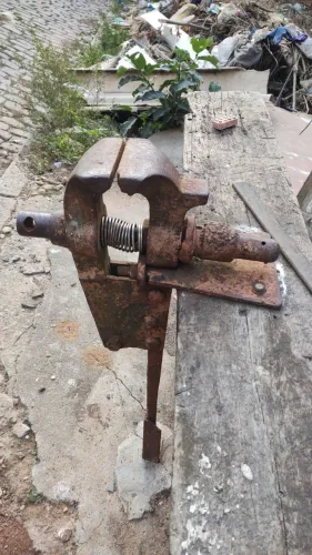 Morsa de Ferro Antiga