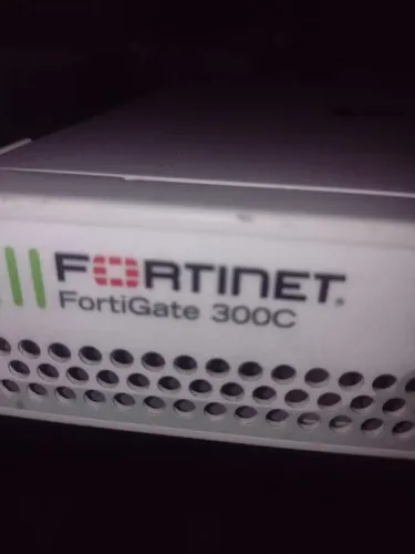 ROTEADOR Firewall Fortinet Fortigate modelo 300C