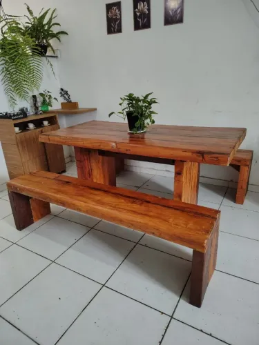 Mesa de Jantar Rústica em Madeira Maciça