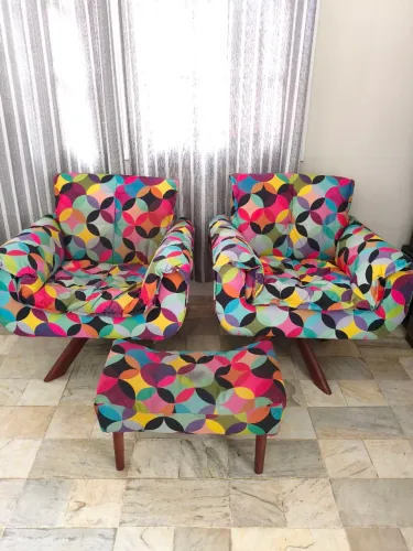 Conjunto 2 poltronas giratória e Puff colorido moderno