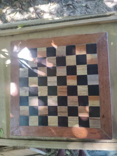 TABULEIRO de Xadrez ou Dama em Madeira (400,00)