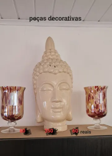 Peças decorativas: Buda e vasos