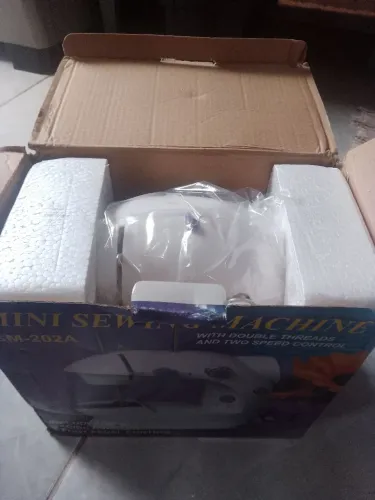 Mini Máquina de costura e máquina de corte de cabelo 