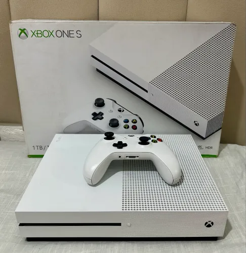 Para sair hoje! Console Xbox one S 1Tb com 1 controle! Vai com 2 jogos de brinde!