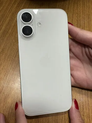 iPhone 16 