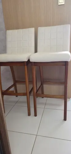 Cadeiras Altas com Encosto