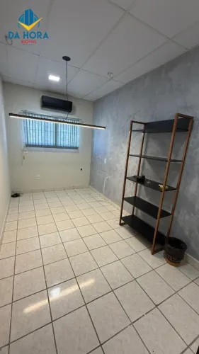 Sala Comercial na Av. Praia de Ponta Negra - Imperdível.
