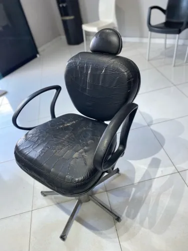 Vendo cadeira e lavatório salão .