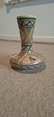 Pequeno vaso de cerâmica português pintado a mão