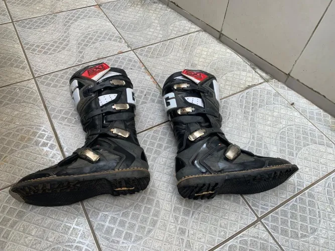 Bota GX1 gaerne trilha/motocross pouco usada