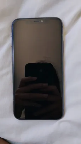 Vendo iPhone 11 preto 128 gb
