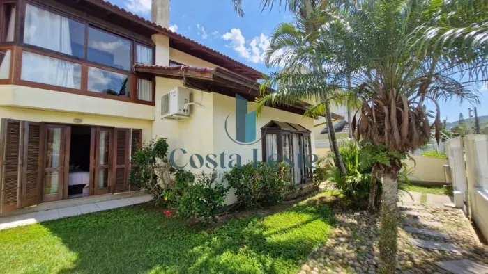 Excelente casa de 4 dormitórios com piscina no Parque São Jorge