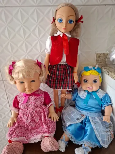 3 bonecas