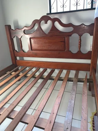Cama de madeira