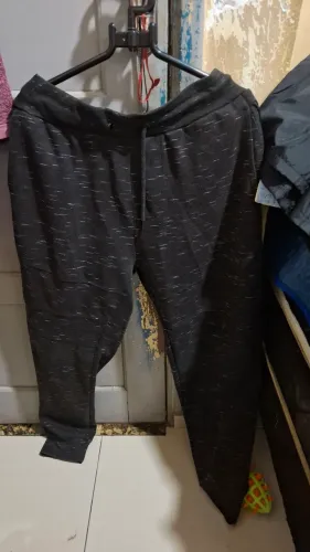 Blusas e calças moletons