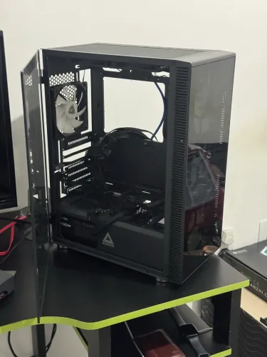 Gabinete com 6 fans