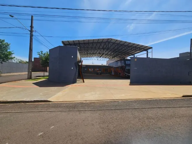 LINDO BARRACÃO COMERCIAL PRONTO PARA USO  PISO REFORÇADO E ACEITA PERMUTA!