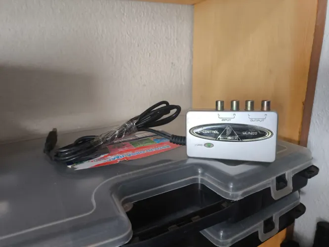 Interface de Áudio USB Behringer U-Control UCA200 - Perfeito Estado<br>Preço