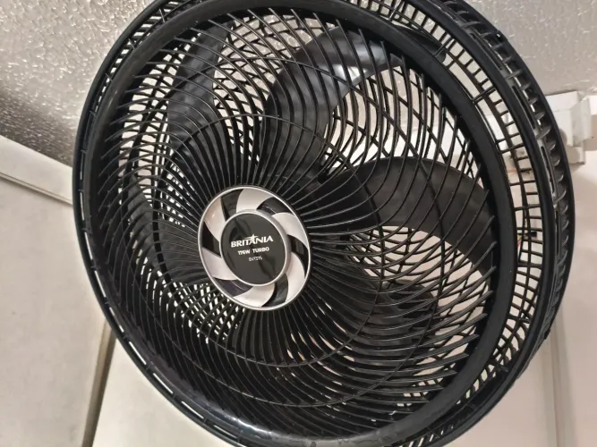 Ventilador de parede Tufão